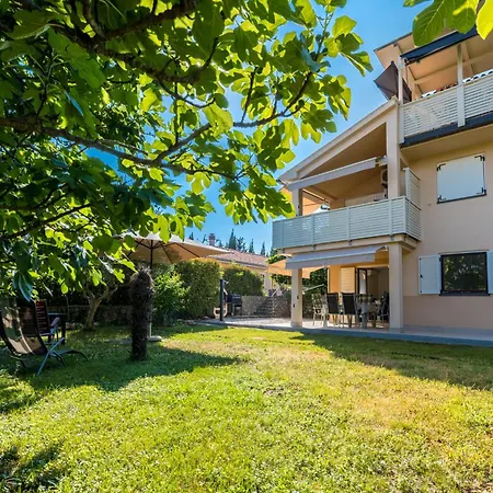 Mija With Garden Apartament *