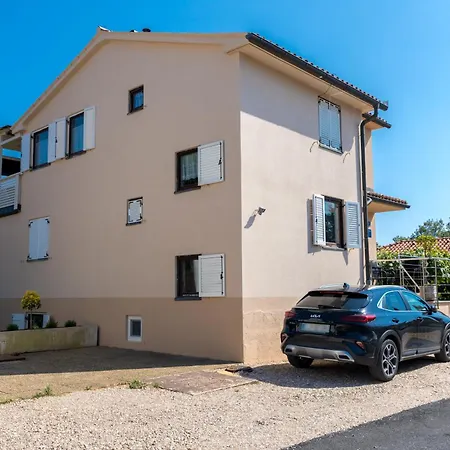 Apartament Mija With Garden *